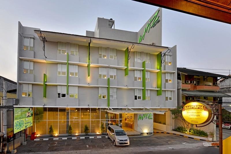 Whiz Hotel Malioboro Yogyakarta Exterior photo