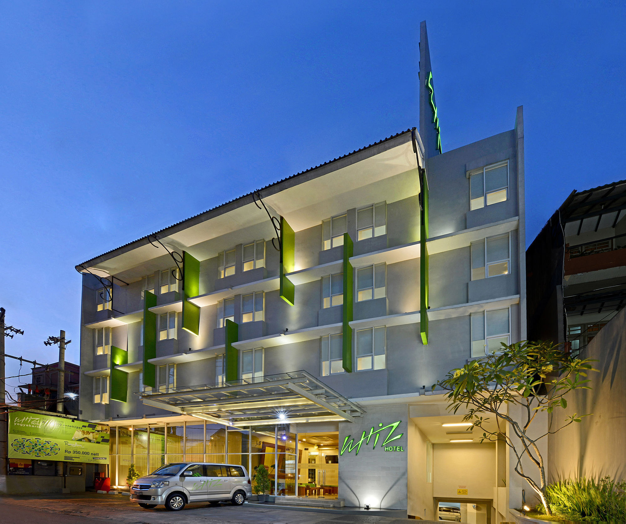 Whiz Hotel Malioboro Yogyakarta Exterior photo